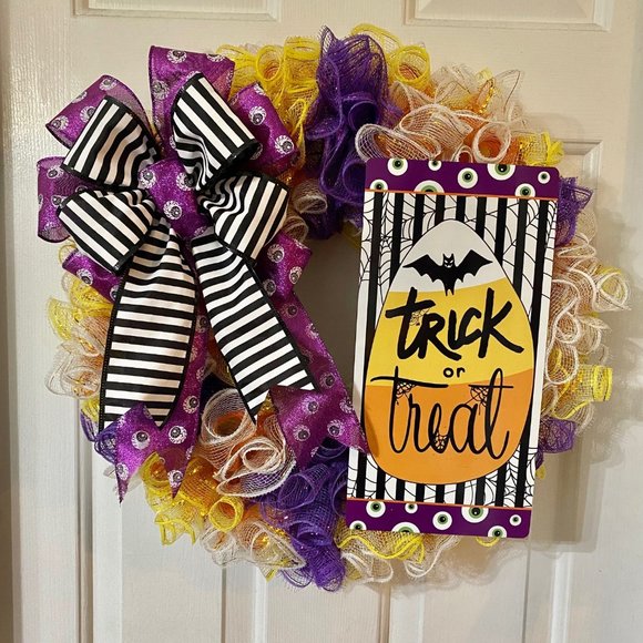 Trick or Treat Halloween Wreath! - Picture 1 of 4